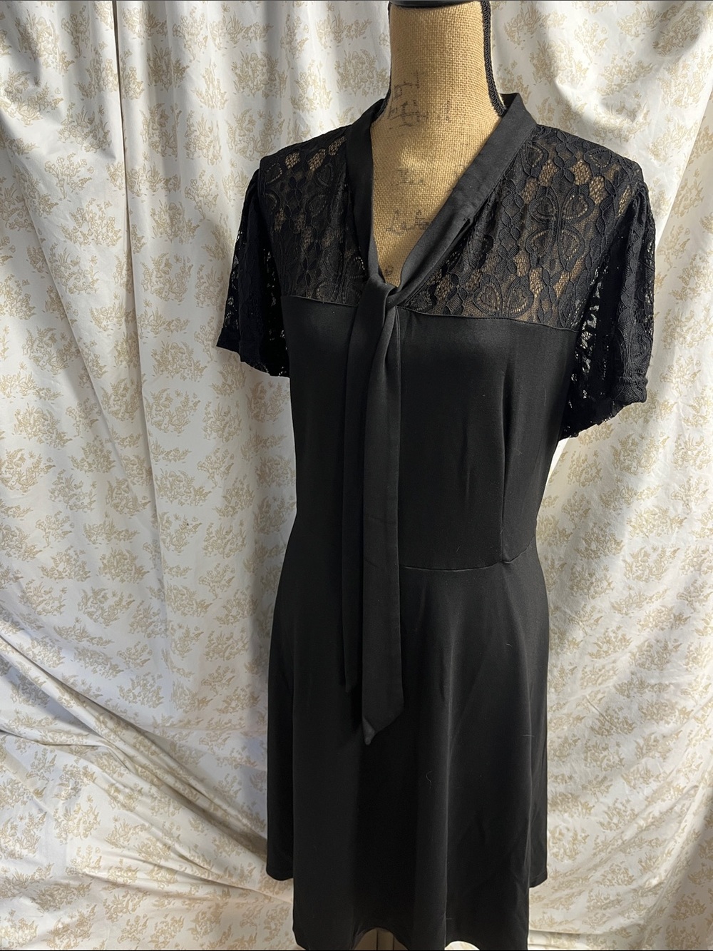 BEDOAR classic black lace dress with pockets